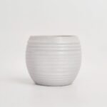 Doniczka ceramiczna Kropla perłowa biała